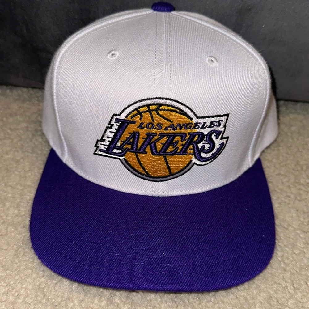 Used good condition Mitchell & Ness Lakers white/purple snapback